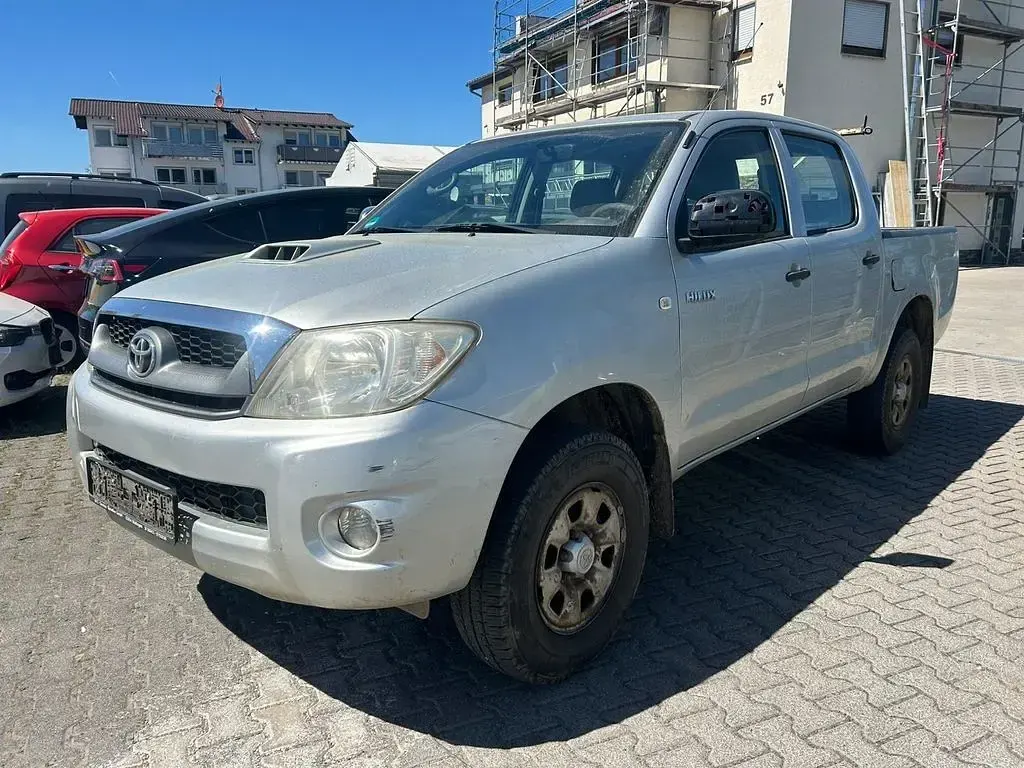 Gebraucht Toyota HiLux Life 144 PS (105 kW) 2010 Silber Pickup