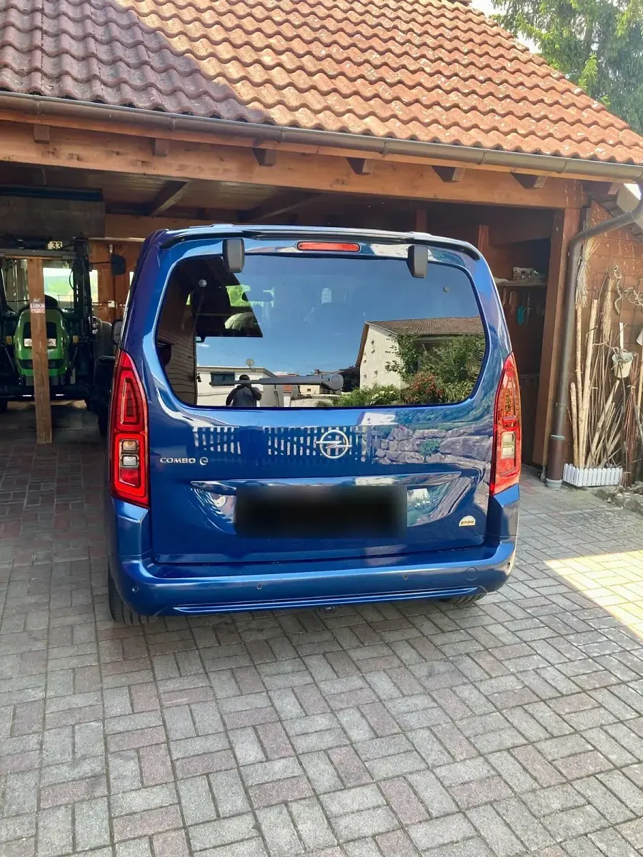 Gebraucht Opel Combo-e Life 100 kW (136 PS) 2022 Blau Van / Kleinbus