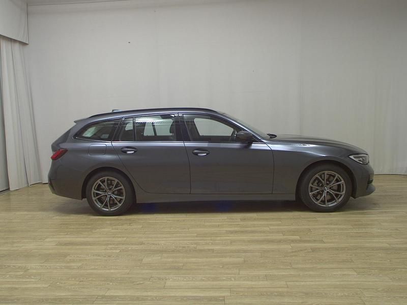 Grau Gebraucht 2022 BMW 330 Sport Line Kombi | 23.980 € (Guter Preis) - Bild 1/4