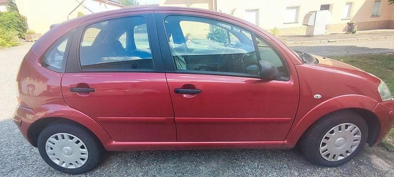 Rot Gebraucht 2009 Citroën C3 Limousine | 2.950 € (Etwas zu teuer) - Bild 1/4