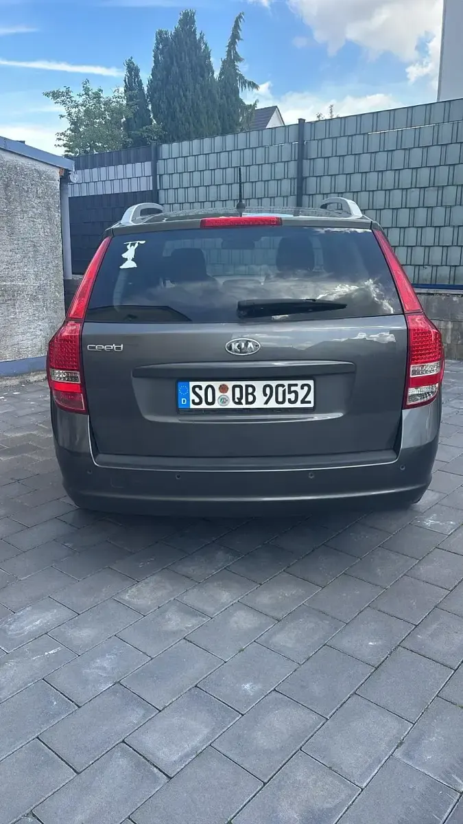 Usado Kia Ceed 90 CV (66 kW) 2011 Gris Utilitario
