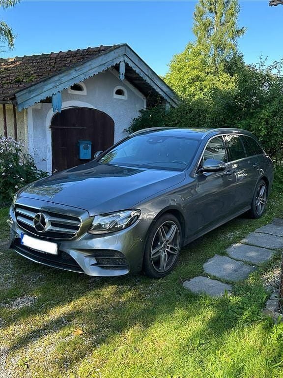 Grau Gebraucht 2019 Mercedes E400 Limousine | 32.500 € (Guter Preis) - Bild 1/4