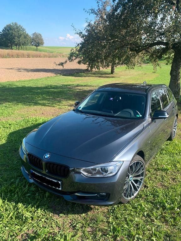 Grau Gebraucht 2013 BMW 320 Sport Line Kombi | 13.999 € (Etwas zu teuer) - Bild 1/4