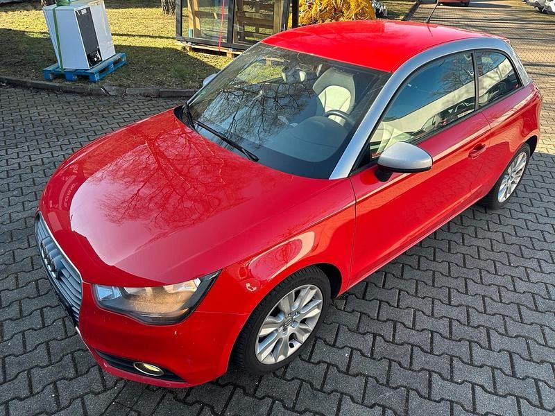 Gebraucht Audi A1 Sport 122 PS (89 kW) 2011 Rot Kleinwagen