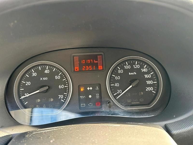 Grau Gebraucht 2011 Dacia Sandero Limousine | 2.500 € (Fairer Preis) - Bild 1/4