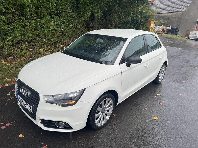 Weiß Gebraucht 2013 Audi A1 Sportback Attraction Kleinwagen | 5.980 € (Guter Preis) - Bild 1/4