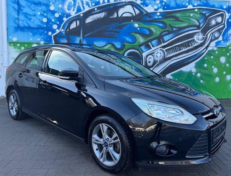 Gebraucht Ford Focus Trend 101 PS (74 kW) 2013 Schwarz Limousine