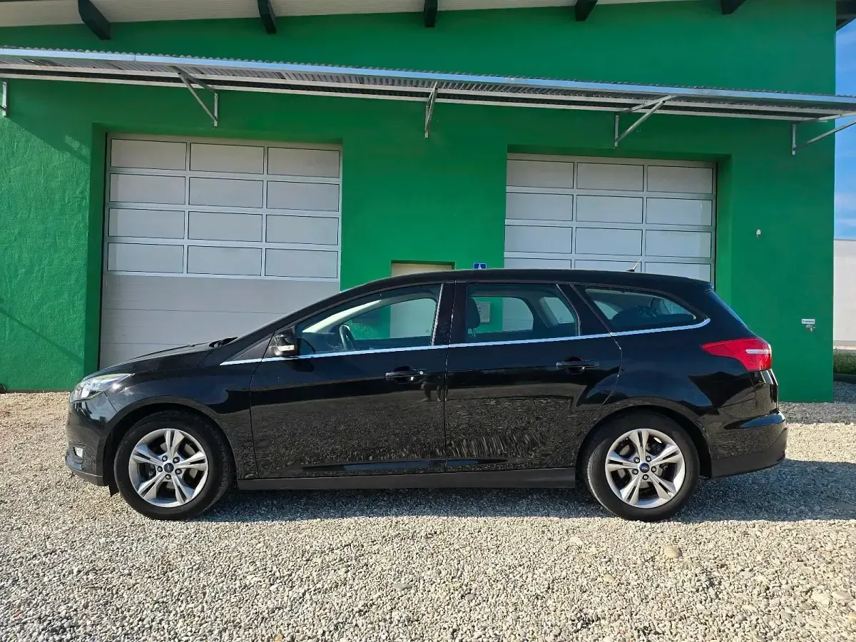 Gebraucht Ford Focus 101 PS (74 kW) 2016 Schwarz Kombi