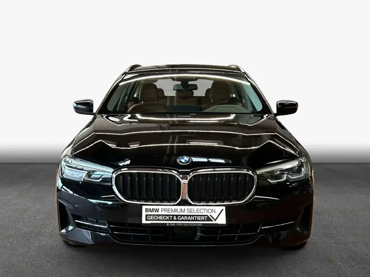 Gebraucht BMW 520 Sport Line 190 PS (139 kW) 2023 Schwarz Kombi
