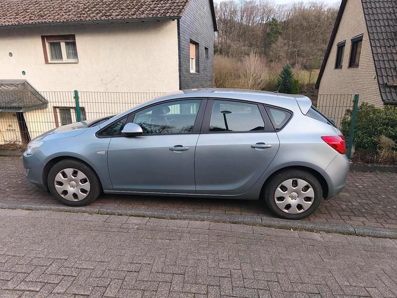 Gebraucht Opel Astra 101 PS (74 kW) 2010 Grau Kleinwagen