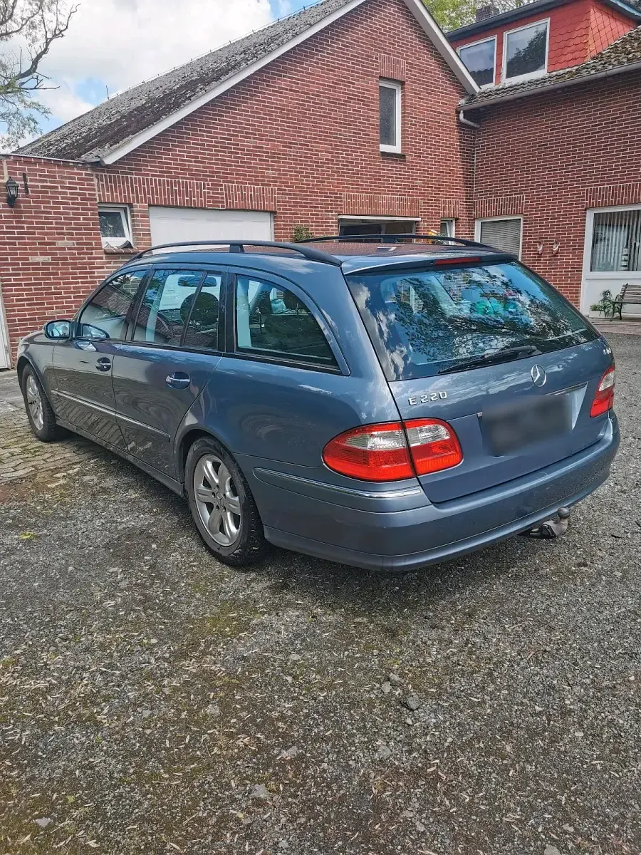 Gebraucht Mercedes E220 150 PS (110 kW) 2004 Blau Kombi