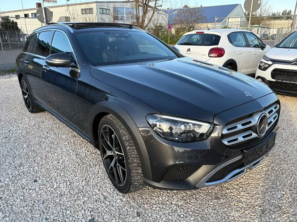 Gebraucht Mercedes E220 200 PS (147 kW) 2023 Grau Limousine