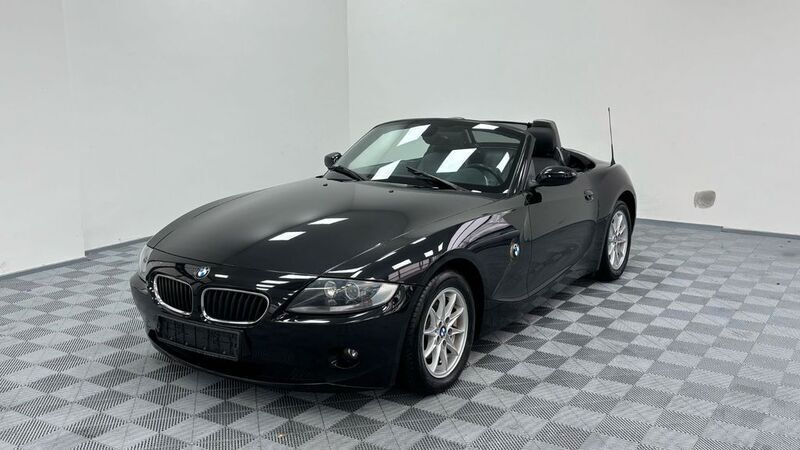 Schwarz Gebraucht 2005 BMW Z4 Sport Line Cabrio | 9.999 € - Bild 1/4