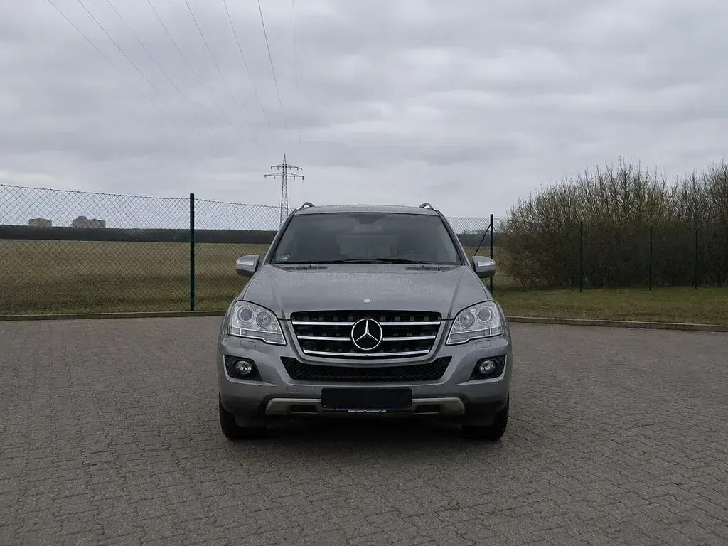 Gebraucht Mercedes ML350 231 PS (169 kW) 2010 Silber SUV