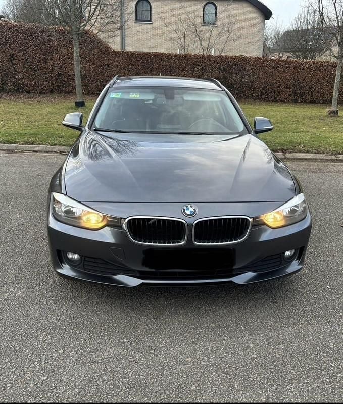 Gebraucht BMW 318 150 PS (110 kW) 2014 Blau Kombi
