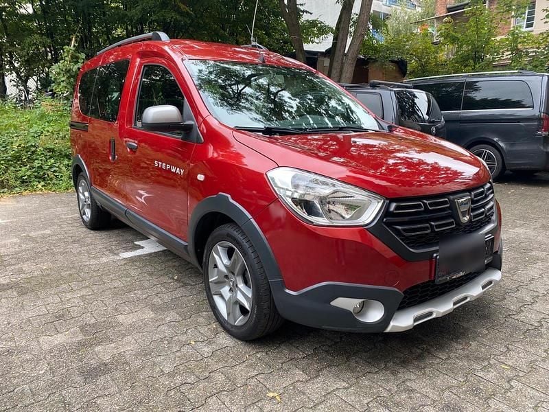 Rot Gebraucht 2019 Dacia Dokker Stepway Van | 9.900 € (Superpreis) - Bild 1/4