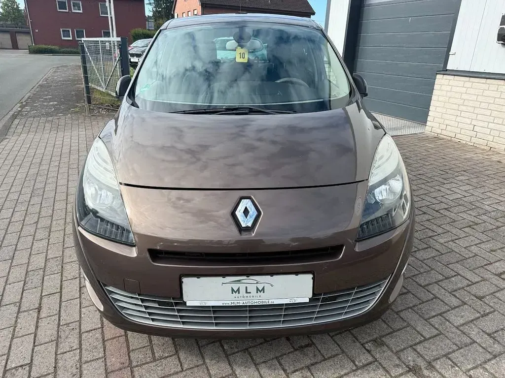 Gebraucht Renault Grand Scénic III Luxe 131 PS (96 kW) 2011 Mokkabraun Van / Kleinbus