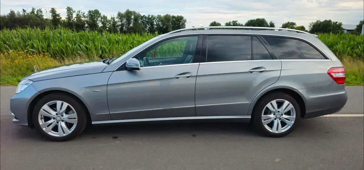 Usado Mercedes E220 170 CV (125 kW) 2011 Gris Familiar