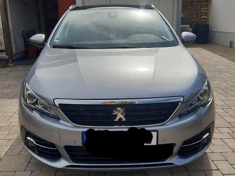 Silber Gebraucht 2019 Peugeot 308 Style Kombi | 11.000 € (Fairer Preis) - Bild 1/4