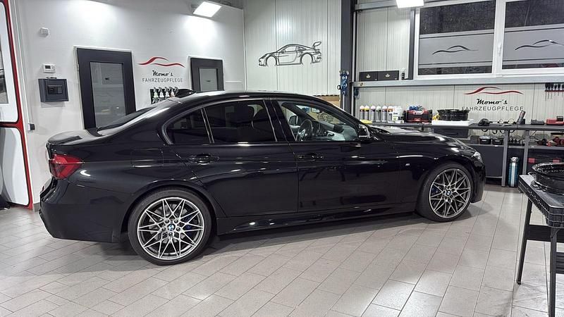 Schwarz Gebraucht 2016 BMW 325 Limousine | 18.900 € (Fairer Preis) - Bild 1/4
