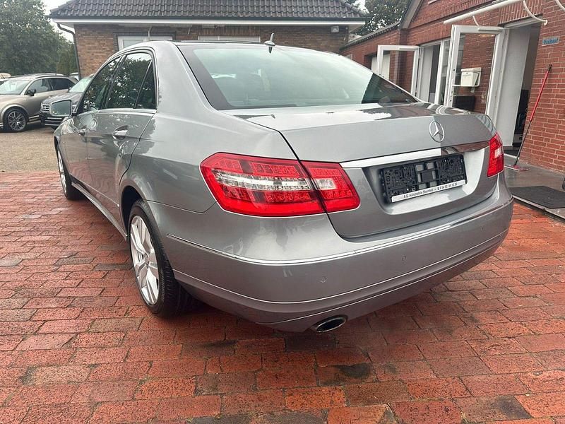 Gebraucht Mercedes E250 204 PS (150 kW) 2010 Silber Limousine