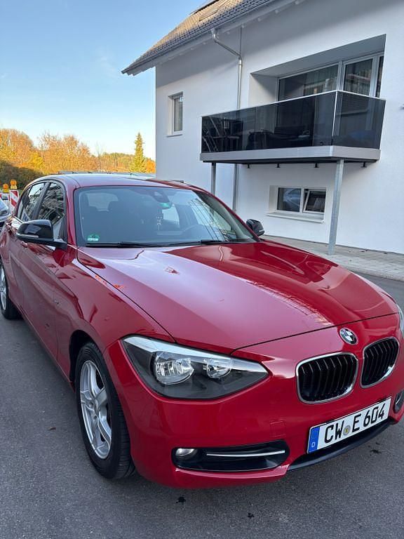 Rot Gebraucht 2013 BMW 116 Sport Line Kleinwagen | 10.000 € (Fairer Preis) - Bild 1/4
