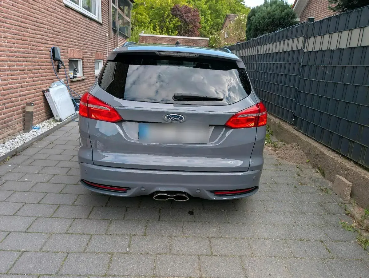 Gebraucht Ford Focus ST 250 PS (183 kW) 2018 Grau Kombi