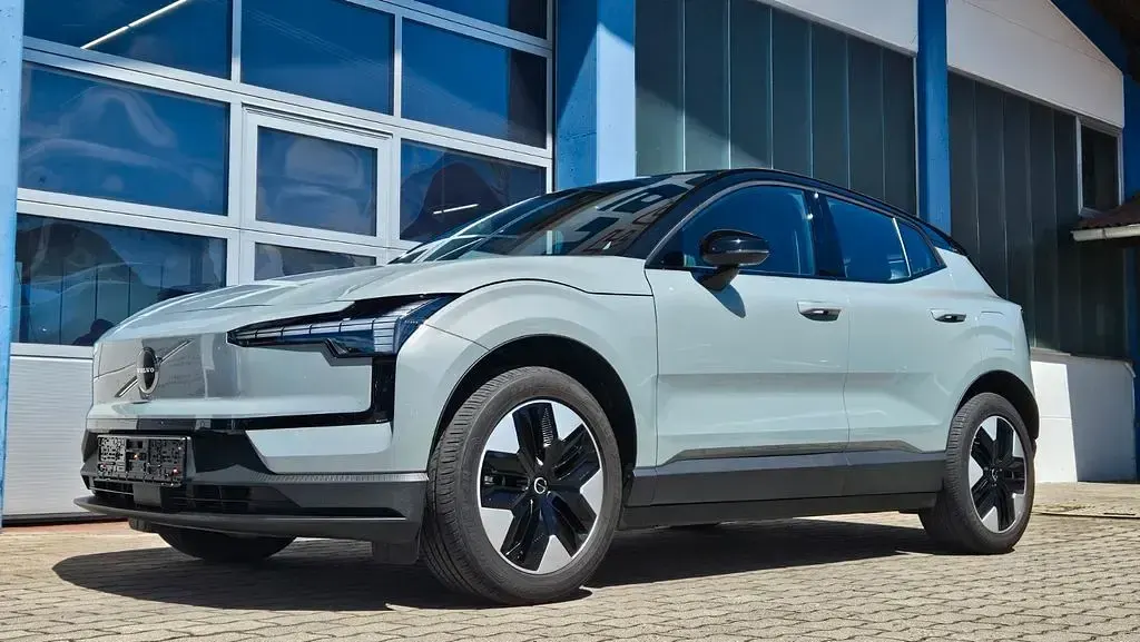 Gebraucht Volvo EX30 Plus 200 kW (272 PS) 2024 Grau SUV