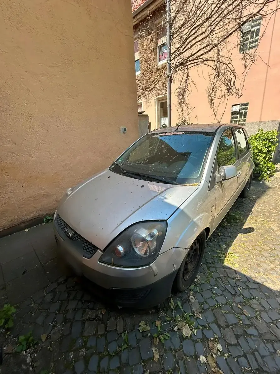 Gebraucht Ford Fiesta 80 PS (58 kW) 2008 Silber Kleinwagen