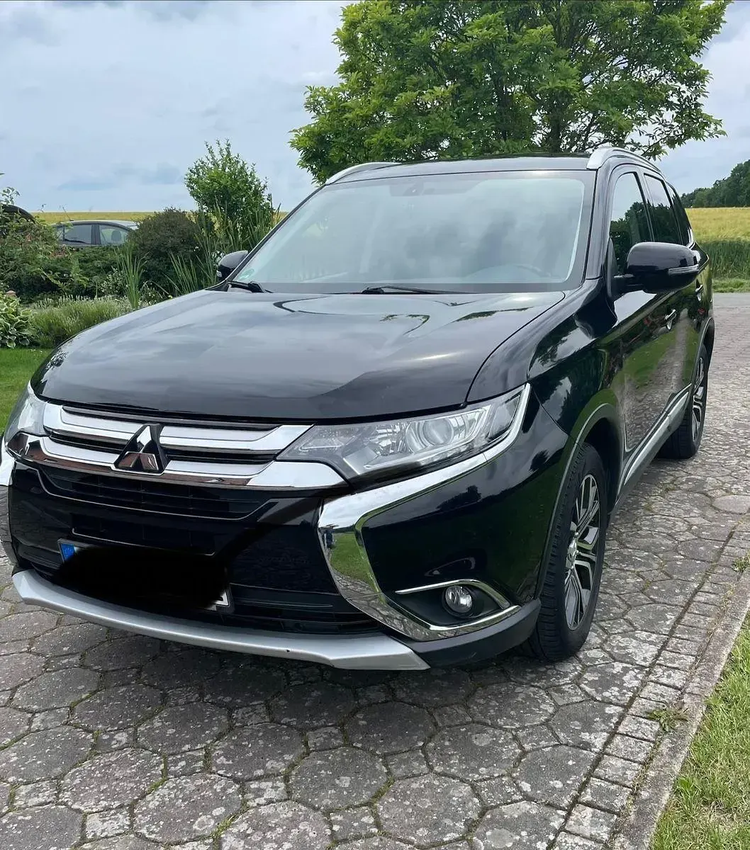 Gebraucht Mitsubishi Outlander Plus 150 PS (110 kW) 2015 Schwarz SUV