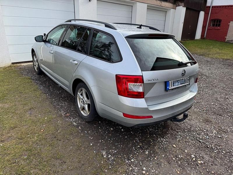 Gebraucht Skoda Octavia Ambition 150 PS (110 kW) 2016 Silber Kleinwagen