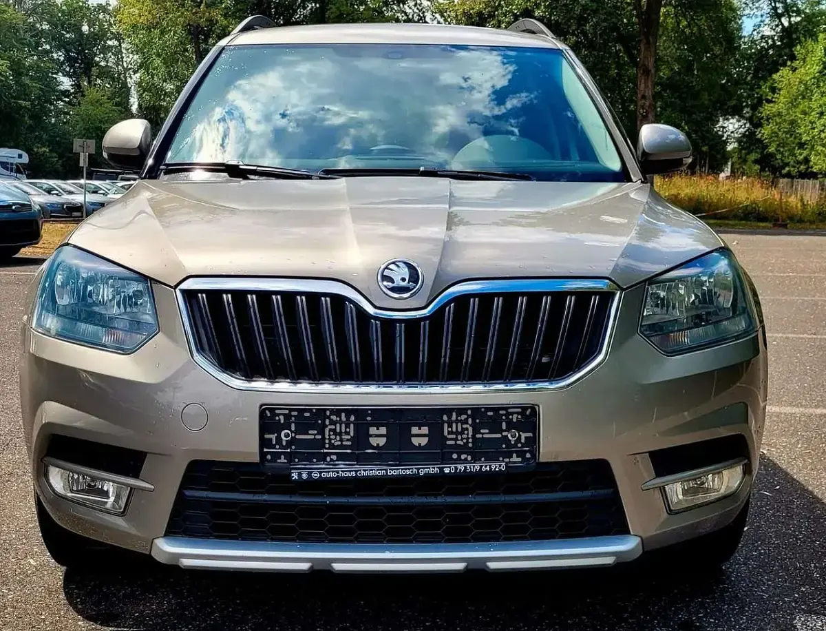 Gebraucht Skoda Yeti Ambition 105 PS (77 kW) 2015 Bezova capuccino/capuccino bei SUV