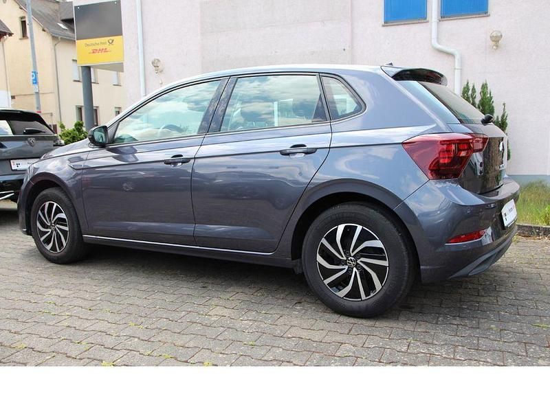 Gebraucht VW Polo Active 95 PS (69 kW) 2024 Grau Kleinwagen