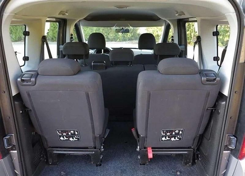 Grau Gebraucht 2012 Opel Combo Edition Van / Kleinbus | 3.300 € (Guter Preis) - Bild 1/4