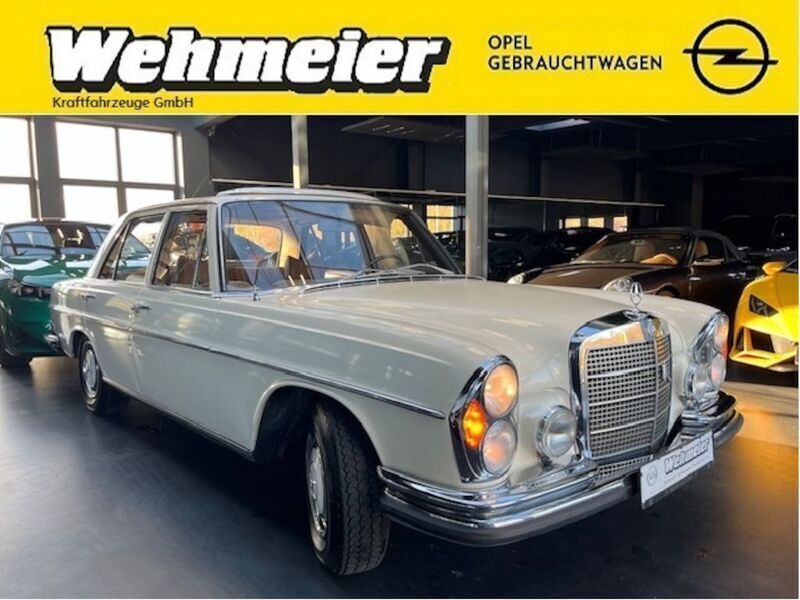 Weiß Gebraucht 1971 Mercedes S280 Limousine | 19.990 € - Bild 1/4