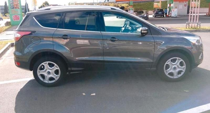 Gebraucht Ford Kuga 120 PS (88 kW) 2018 Grau SUV