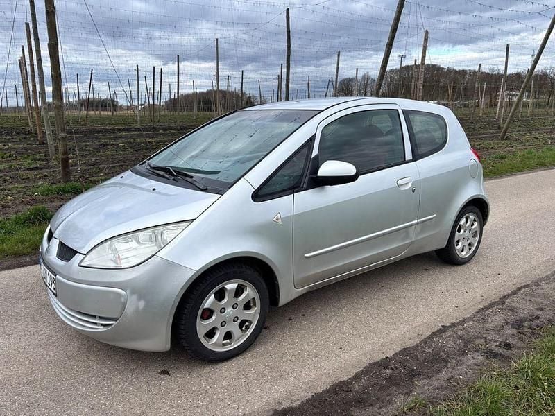 Gebraucht Mitsubishi Colt Motion 95 PS (69 kW) 2006 Silber Limousine