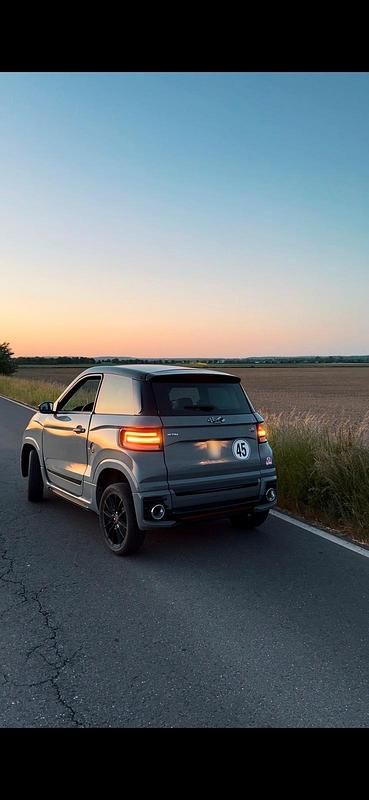 Gebraucht Ligier JS60 2024 Grau Kleinwagen