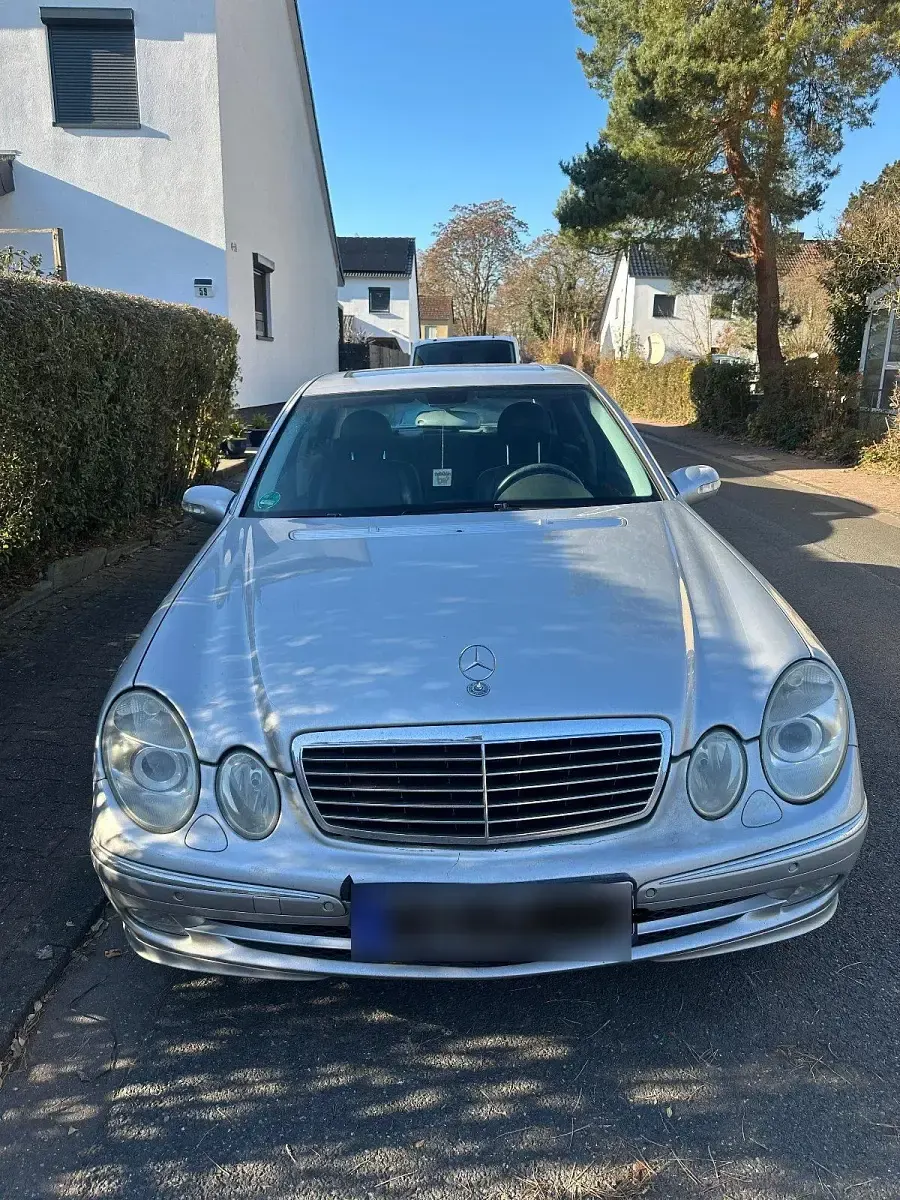 Gebraucht Mercedes E320 Avantgarde 224 PS (164 kW) 2004 Silber Limousine