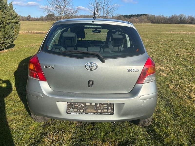 Gebraucht Toyota Yaris Sol 101 PS (74 kW) 2009 Grau Kleinwagen