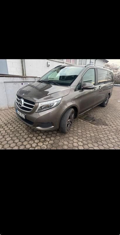 Braun Gebraucht 2017 Mercedes V250 Van / Kleinbus | 27.800 € (Superpreis) - Bild 1/4