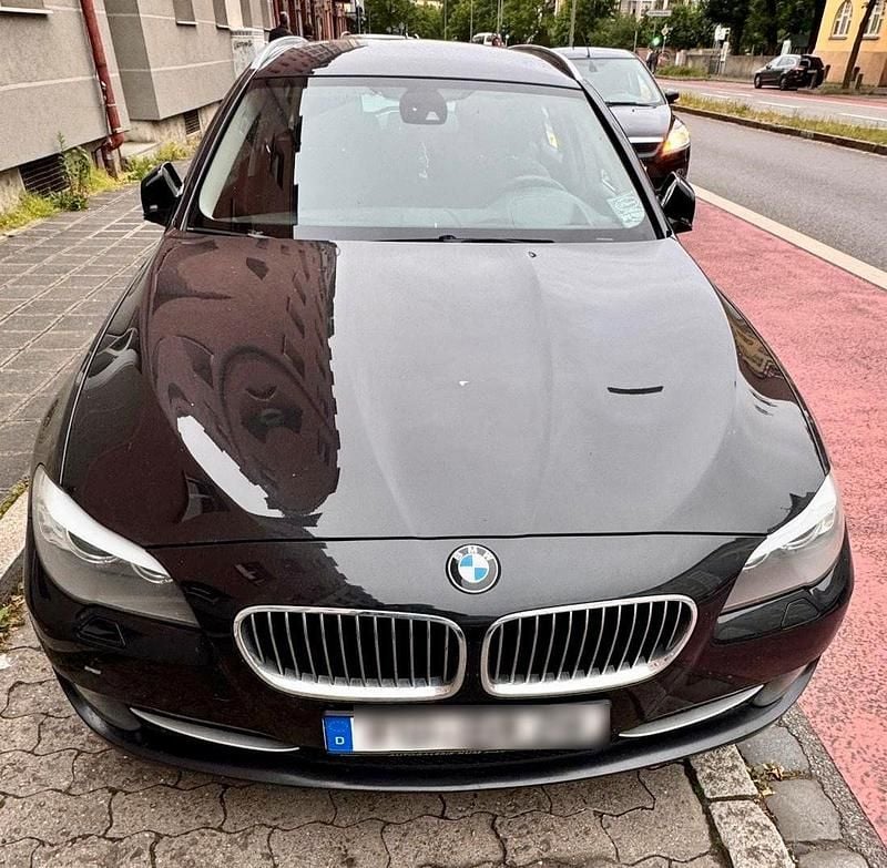 Schwarz Gebraucht 2012 BMW 520 Kombi | 8.000 € (Superpreis) - Bild 1/4
