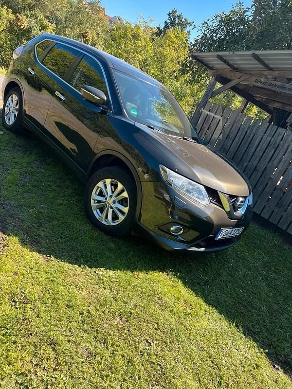 Grün Gebraucht 2016 Nissan X-Trail N-Connecta SUV | 14.000 € (Teuer) - Bild 1/4