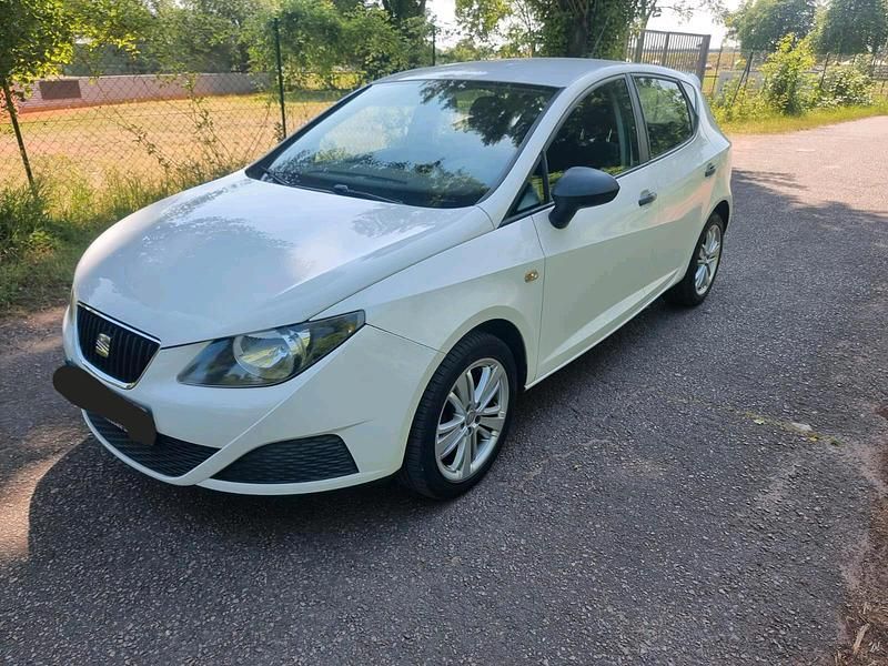 Weiß Gebraucht 2010 Seat Ibiza Kleinwagen | 3.150 € (Fairer Preis) - Bild 1/4