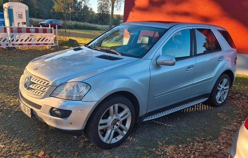 Gebraucht Mercedes ML320 224 PS (164 kW) 2005 Silber SUV