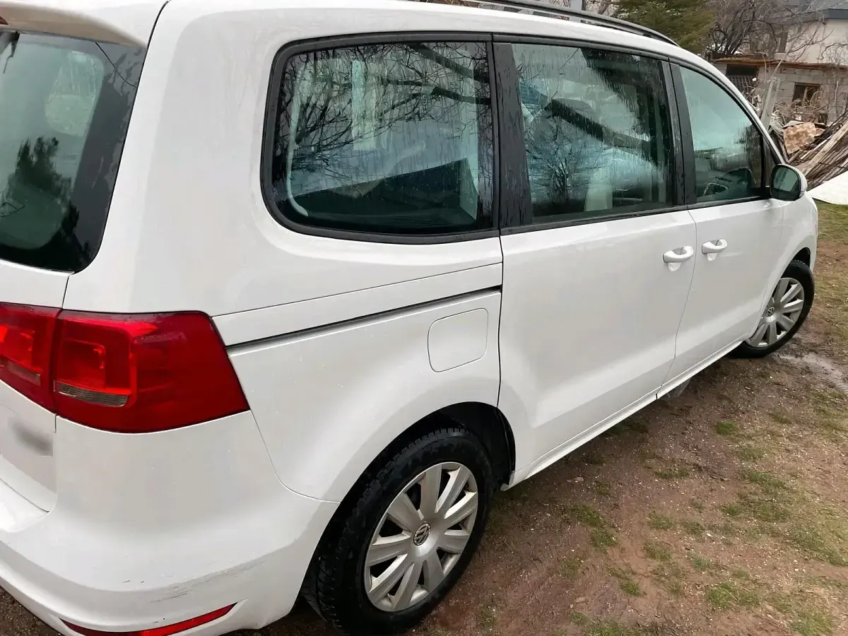 Gebraucht VW Sharan 140 PS (102 kW) 2011 Weiß Van / Kleinbus