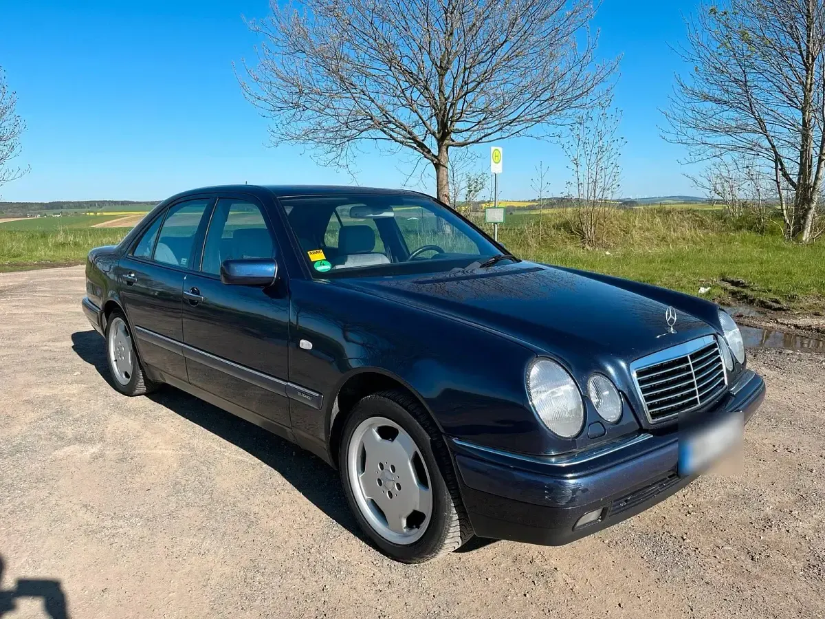 Gebraucht Mercedes E240 Elegance 170 PS (125 kW) 1998 Blau Limousine
