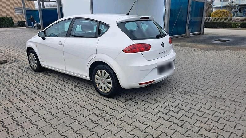 Gebraucht Seat Leon 105 PS (77 kW) 2012 Weiß Limousine
