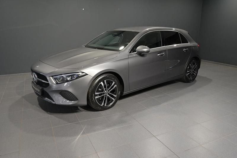 Metalliclack mountaingrau Gebraucht 2025 Mercedes A200 Progressive Limousine | 31.870 € (Fairer Preis) - Bild 1/4