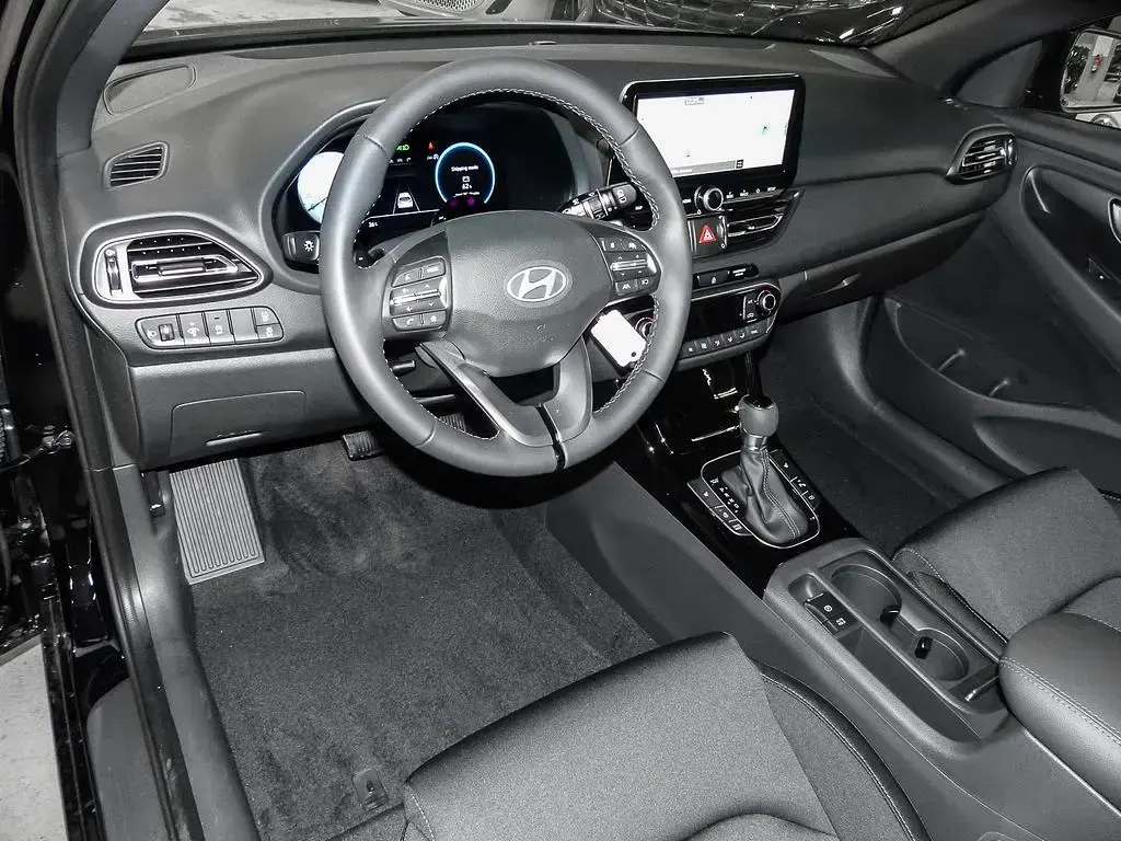 Neu Hyundai i30 Trend 150 PS (110 kW) 2026 Abyss black / mic Limousine